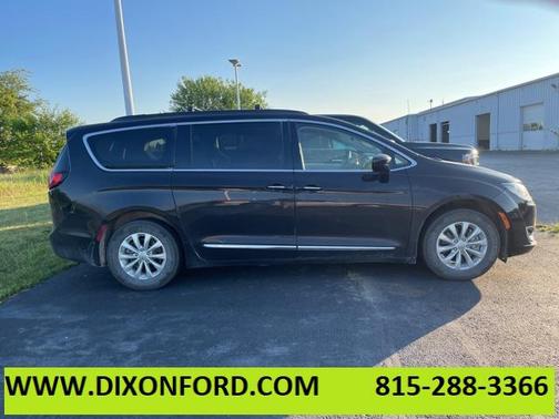 2017 Chrysler Pacifica Touring-L