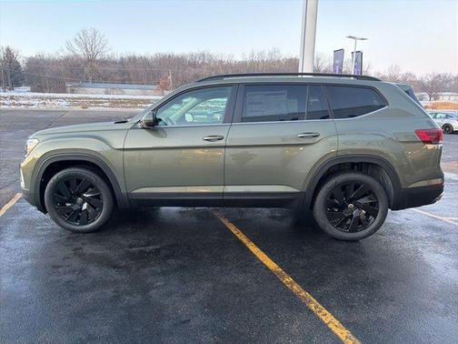 Avocado Green Pearl 2026 Volkswagen Atlas 2.0T SE w/Technology 4MOTION