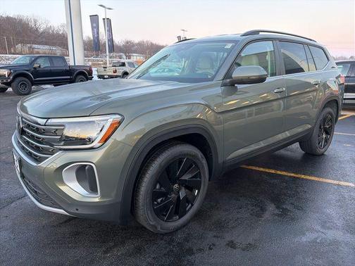 Avocado Green Pearl 2026 Volkswagen Atlas 2.0T SE w/Technology 4MOTION