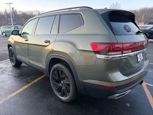 Avocado Green Pearl 2026 Volkswagen Atlas 2.0T SE w/Technology 4MOTION