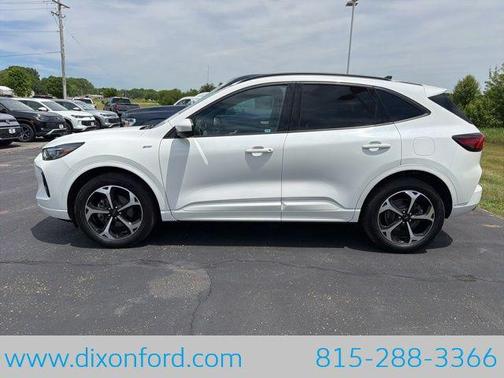 Star White Metallic Tri-Coat 2023 Ford Escape ST-Line Elite
