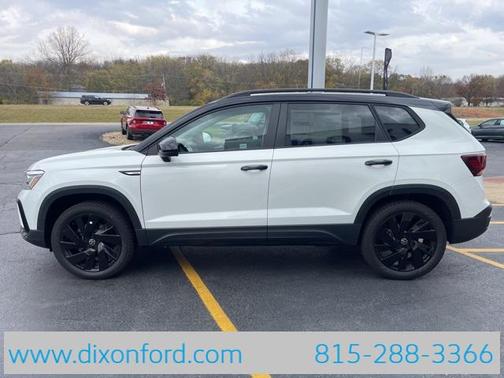 2024 Volkswagen Taos 1.5T SE Black