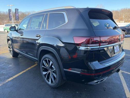 Deep Black Pearl 2026 Volkswagen Atlas 2.0T SEL Premium R-Line 4MOTION