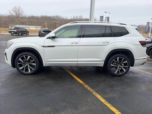 Opal White Pearl 2026 Volkswagen Atlas 2.0T SEL Premium R-Line 4MOTION