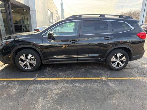 Crystal Black Silica 2023 Subaru Ascent Premium 8-Passenger