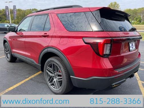2025 Ford Explorer ST-Line