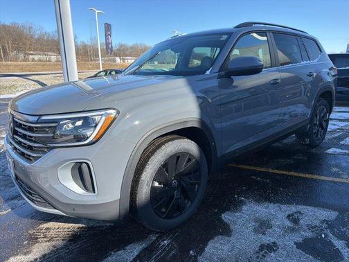 Pure Gray 2026 Volkswagen Atlas 2.0T SE w/Technology 4MOTION