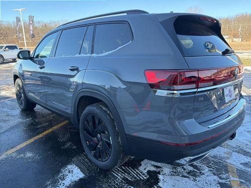 Pure Gray 2026 Volkswagen Atlas 2.0T SE w/Technology 4MOTION