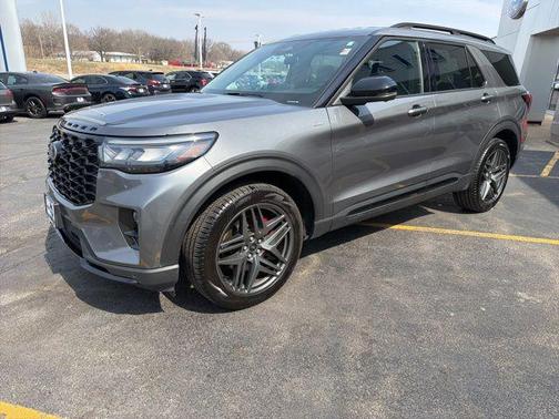 Carbonized Gray Metallic 2025 Ford Explorer ST-Line