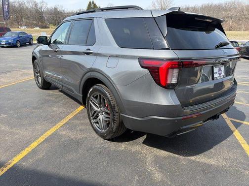 Carbonized Gray Metallic 2025 Ford Explorer ST-Line