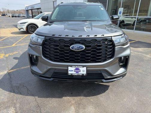 Carbonized Gray Metallic 2025 Ford Explorer ST-Line