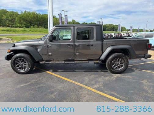 Granite Crystal Metallic Clearcoat 2025 Jeep Gladiator Sport S