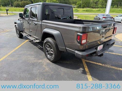 Granite Crystal Metallic Clearcoat 2025 Jeep Gladiator Sport S