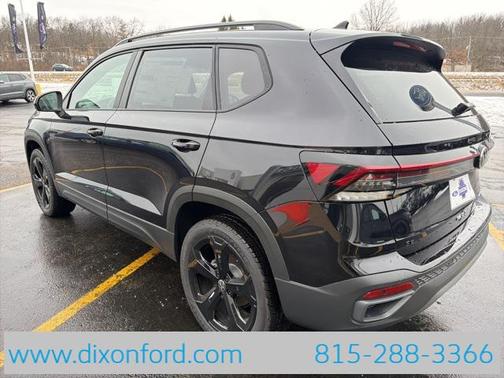 2026 Volkswagen Taos SE Black