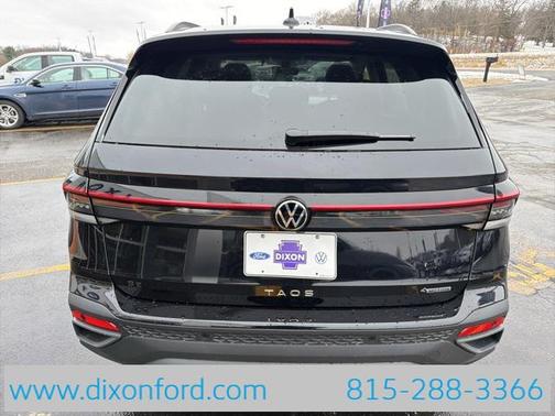 2026 Volkswagen Taos SE Black