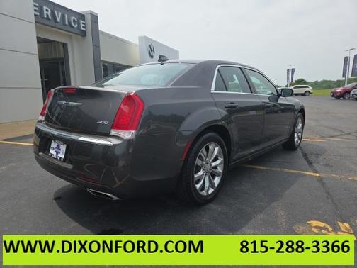 2021 Chrysler 300 Touring