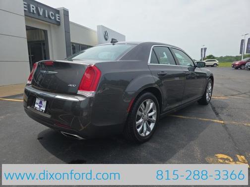 2021 Chrysler 300 Touring