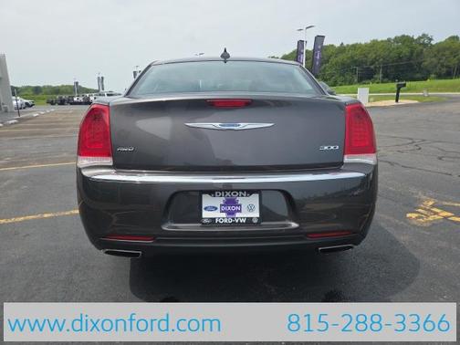 2021 Chrysler 300 Touring