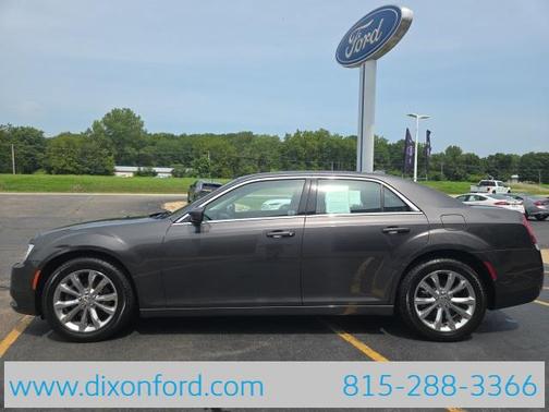 2021 Chrysler 300 Touring