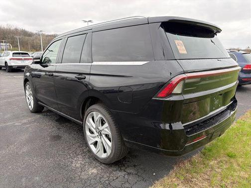 Black Metallic 2025 Lincoln Navigator Reserve