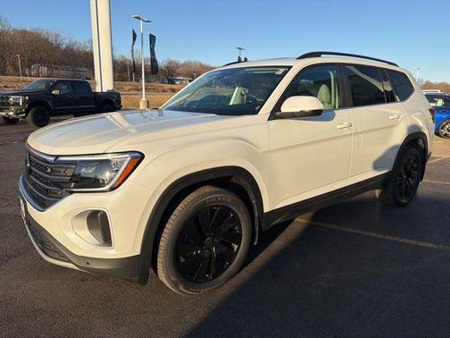 Opal White Pearl 2026 Volkswagen Atlas 2.0T SE w/Technology 4MOTION