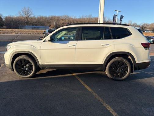 Opal White Pearl 2026 Volkswagen Atlas 2.0T SE w/Technology 4MOTION