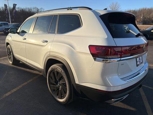 Opal White Pearl 2026 Volkswagen Atlas 2.0T SE w/Technology 4MOTION