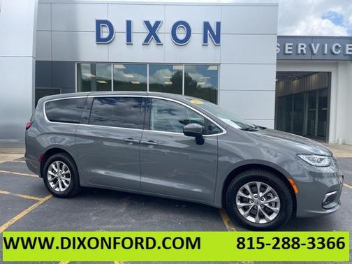 2023 Chrysler Pacifica Touring L