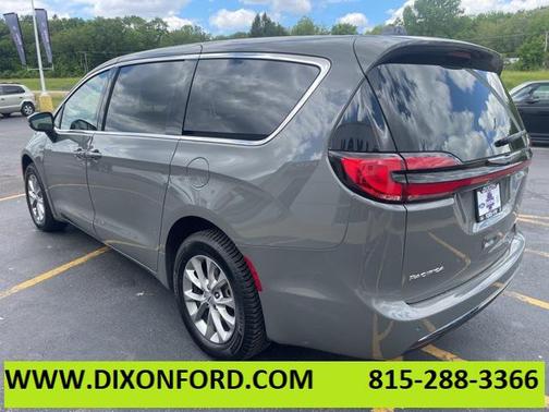 2023 Chrysler Pacifica Touring L
