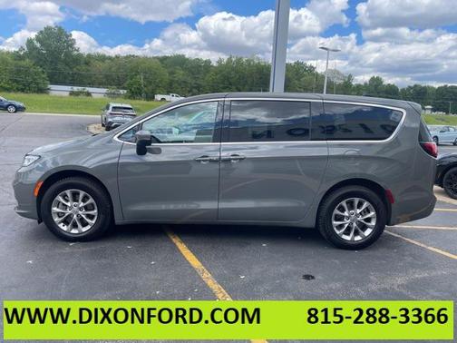 2023 Chrysler Pacifica Touring L