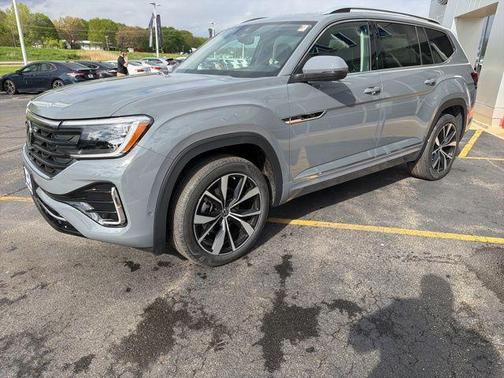 Pure Gray 2026 Volkswagen Atlas 2.0T SEL Premium R-Line 4MOTION