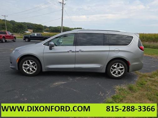 2017 Chrysler Pacifica Touring-L