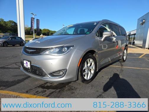 2017 Chrysler Pacifica Touring-L