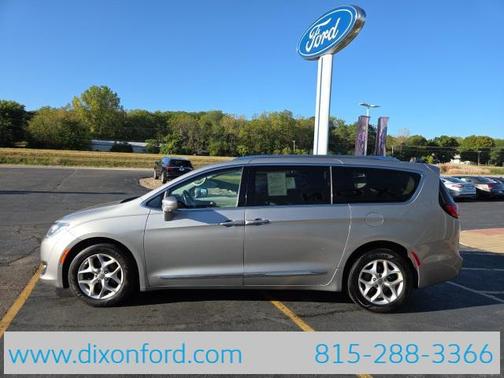 2017 Chrysler Pacifica Touring-L