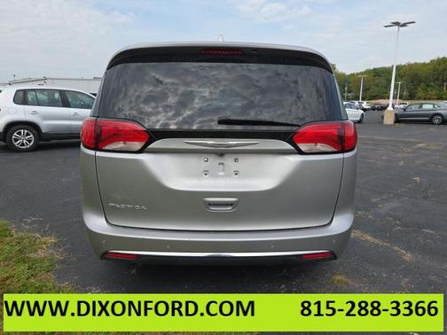 2017 Chrysler Pacifica Touring-L