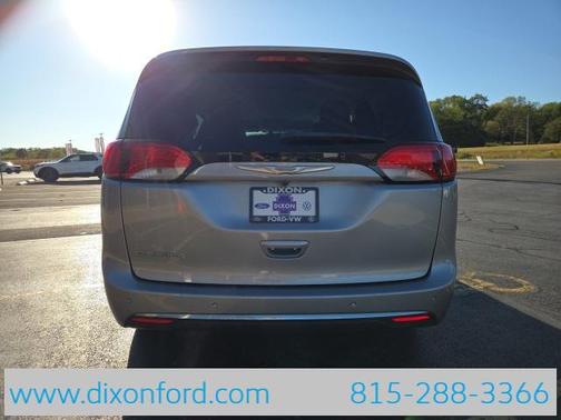 2017 Chrysler Pacifica Touring-L