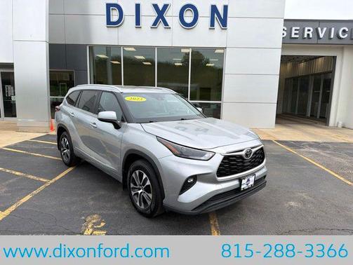 Celestial Silver Metallic 2023 Toyota Highlander XLE