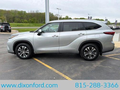 Celestial Silver Metallic 2023 Toyota Highlander XLE