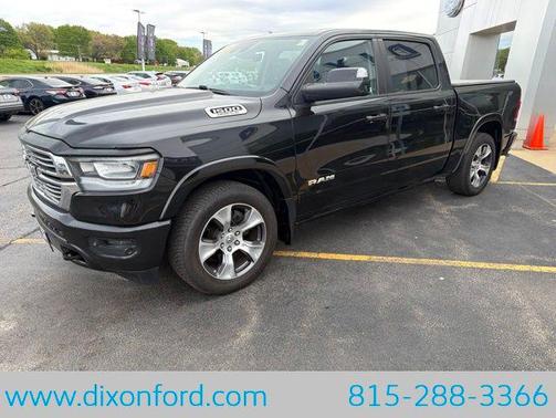 Diamond Black Crystal Pearlcoat 2019 RAM 1500 Laramie