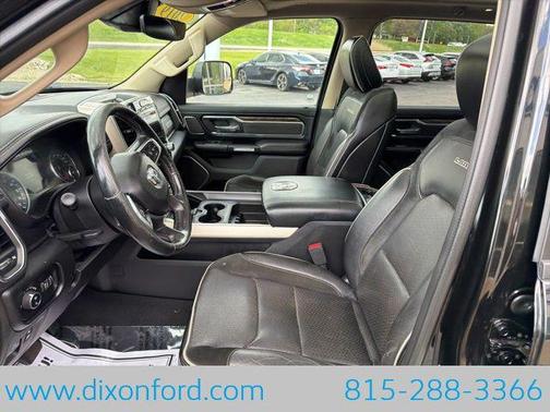 Diamond Black Crystal Pearlcoat 2019 RAM 1500 Laramie