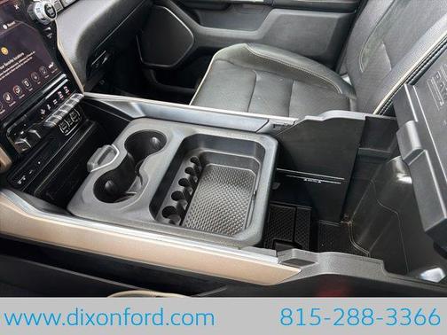 Diamond Black Crystal Pearlcoat 2019 RAM 1500 Laramie