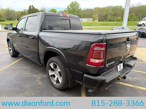 Diamond Black Crystal Pearlcoat 2019 RAM 1500 Laramie
