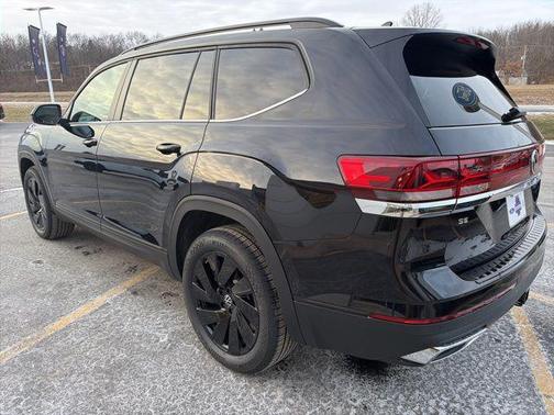 Deep Black Pearl 2026 Volkswagen Atlas 2.0T SE w/Technology 4MOTION