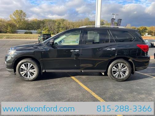 2017 Nissan Pathfinder SL