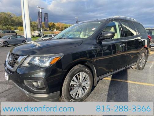 2017 Nissan Pathfinder SL