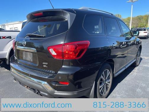 2017 Nissan Pathfinder SL