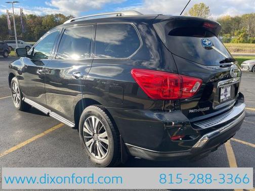 2017 Nissan Pathfinder SL