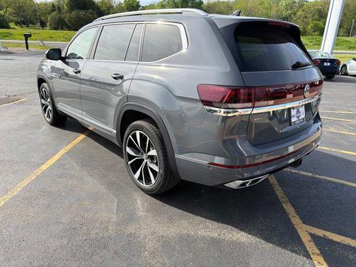 Pure Gray 2026 Volkswagen Atlas 2.0T SEL Premium R-Line 4MOTION