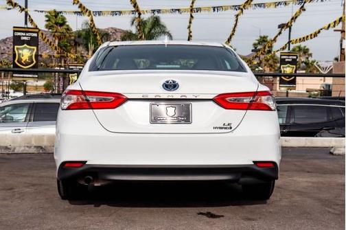 Photo 5 of 20 of 2020 Toyota Camry Hybrid LE