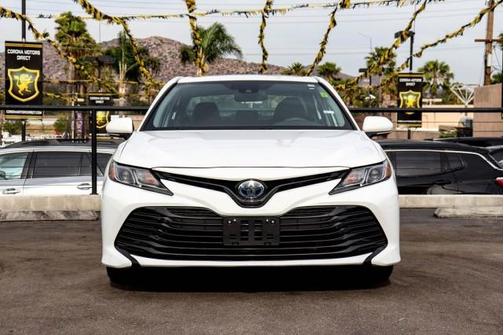 Photo 2 of 20 of 2020 Toyota Camry Hybrid LE